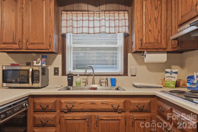 112 Annadelle Avenue, Bessemer City, NC 28016