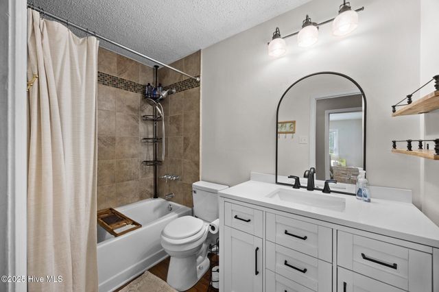 206 Brentwood Court, New Bern, NC 28562