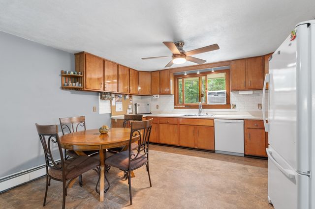 225 Taylor Rd, Stow, MA 01775