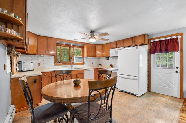 225 Taylor Rd, Stow, MA 01775