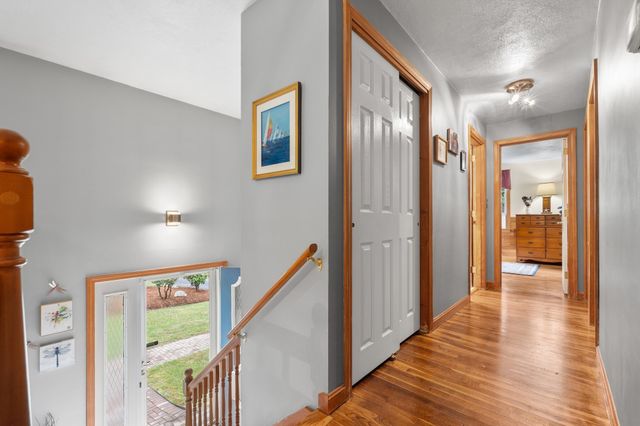 225 Taylor Rd, Stow, MA 01775