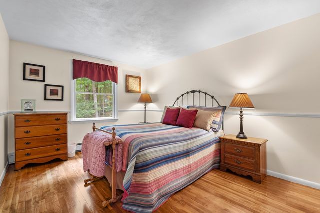 225 Taylor Rd, Stow, MA 01775