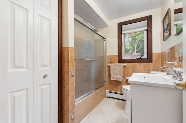 225 Taylor Rd, Stow, MA 01775