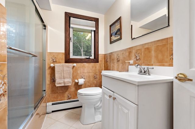 225 Taylor Rd, Stow, MA 01775