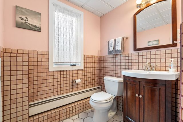 225 Taylor Rd, Stow, MA 01775