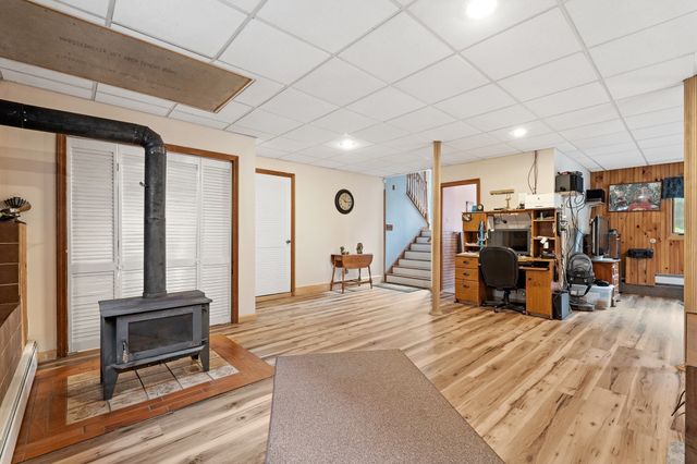 225 Taylor Rd, Stow, MA 01775
