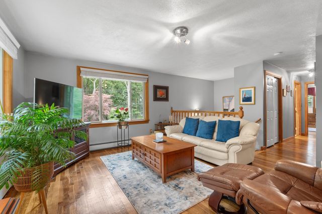 225 Taylor Rd, Stow, MA 01775