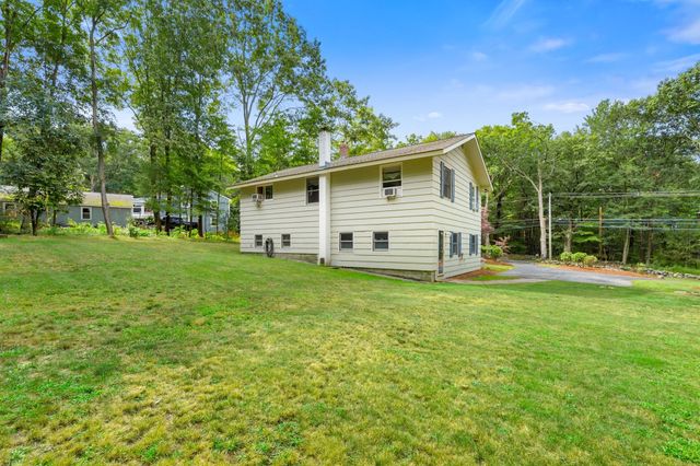 225 Taylor Rd, Stow, MA 01775