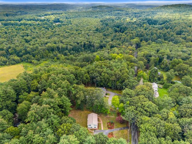 225 Taylor Rd, Stow, MA 01775
