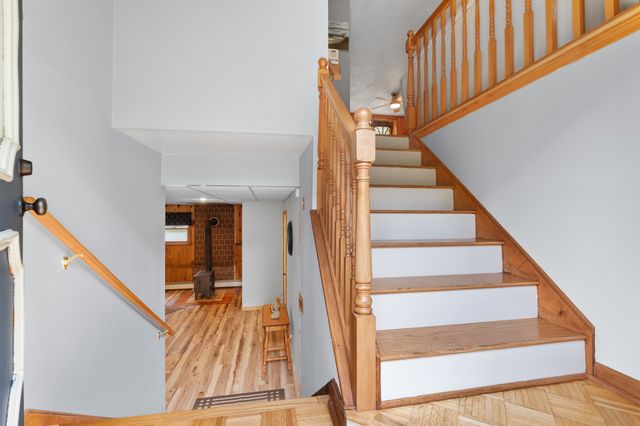 225 Taylor Rd, Stow, MA 01775