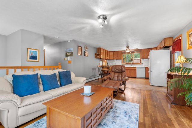 225 Taylor Rd, Stow, MA 01775