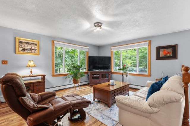 225 Taylor Rd, Stow, MA 01775