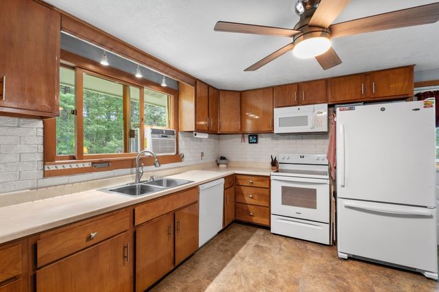 225 Taylor Rd, Stow, MA 01775