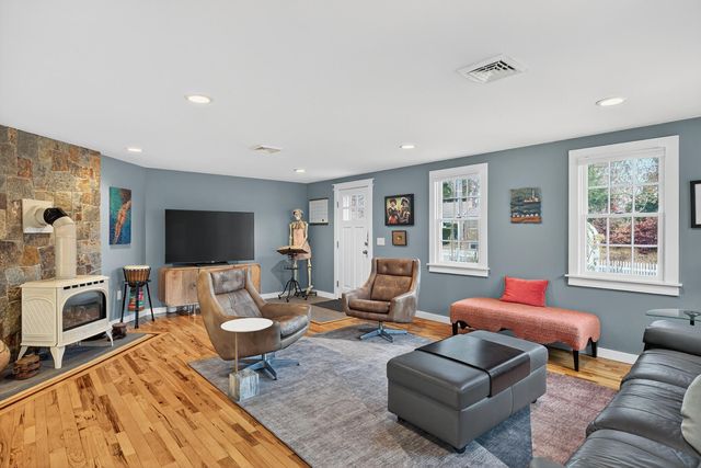 33 Pine Orchard Road, Harwich, MA 02645