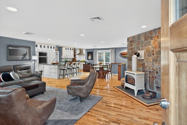 33 Pine Orchard Road, Harwich, MA 02645