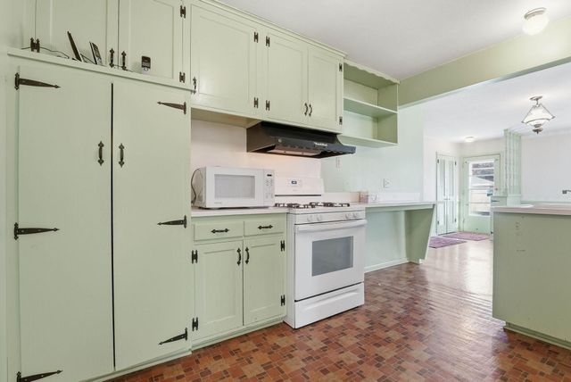 3016 Perry Avenue N, Golden Valley, MN 55422