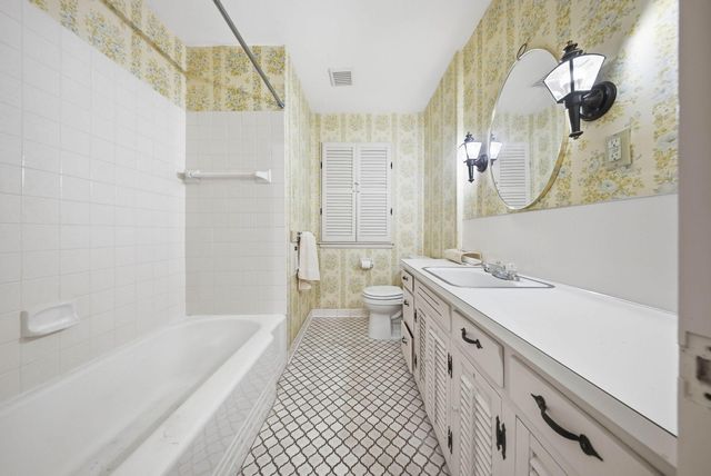 3016 Perry Avenue N, Golden Valley, MN 55422