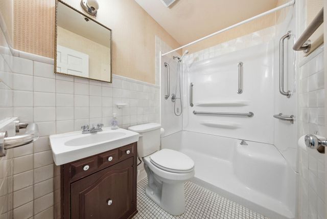 3016 Perry Avenue N, Golden Valley, MN 55422