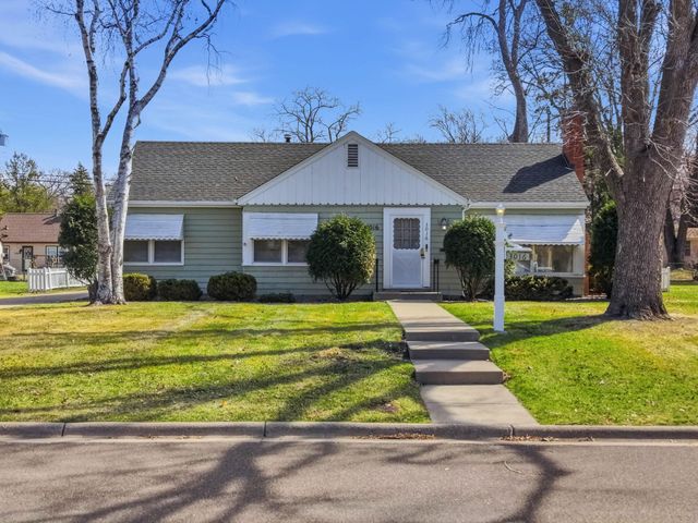 3016 Perry Avenue N, Golden Valley, MN 55422