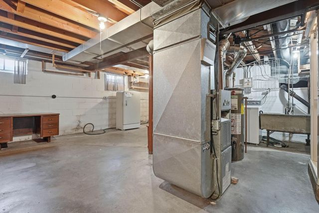 3016 Perry Avenue N, Golden Valley, MN 55422