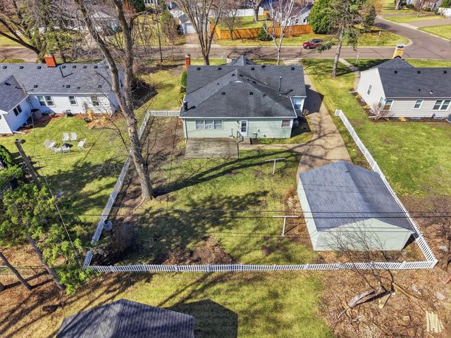 3016 Perry Avenue N, Golden Valley, MN 55422