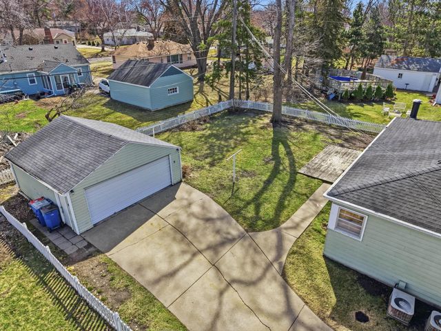 3016 Perry Avenue N, Golden Valley, MN 55422