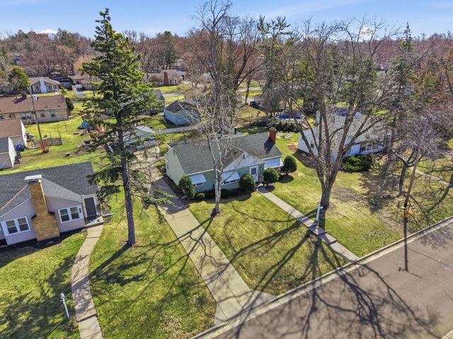 3016 Perry Avenue N, Golden Valley, MN 55422