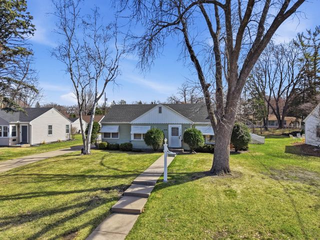 3016 Perry Avenue N, Golden Valley, MN 55422