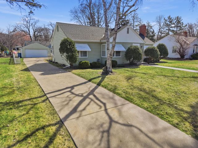 3016 Perry Avenue N, Golden Valley, MN 55422