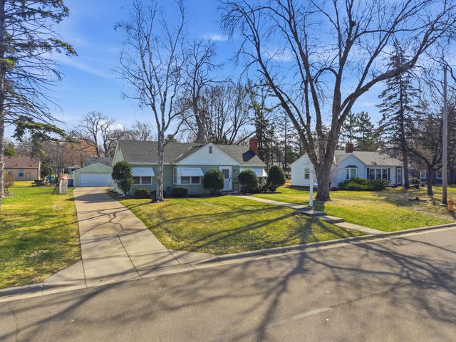 3016 Perry Avenue N, Golden Valley, MN 55422