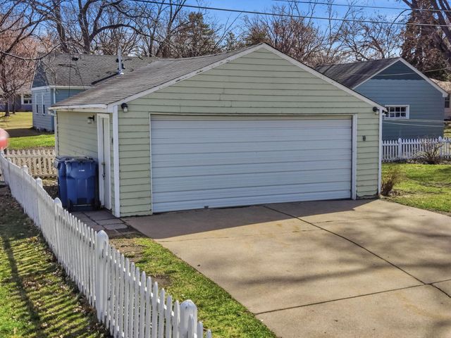 3016 Perry Avenue N, Golden Valley, MN 55422