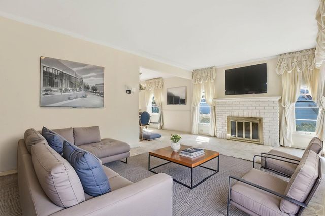 3016 Perry Avenue N, Golden Valley, MN 55422