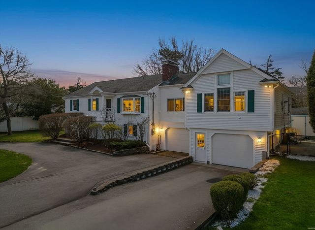 18 Captain Towne Rd, Sandwich, MA 02537