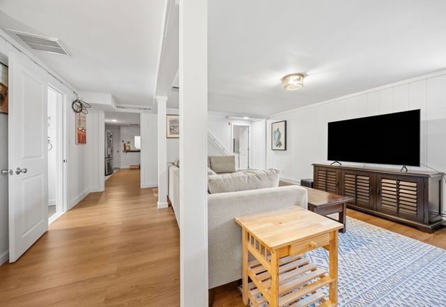 18 Captain Towne Rd, Sandwich, MA 02537