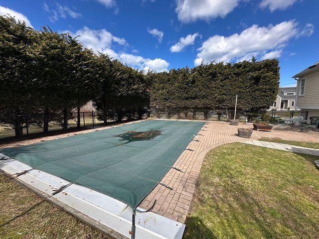 18 Captain Towne Rd, Sandwich, MA 02537