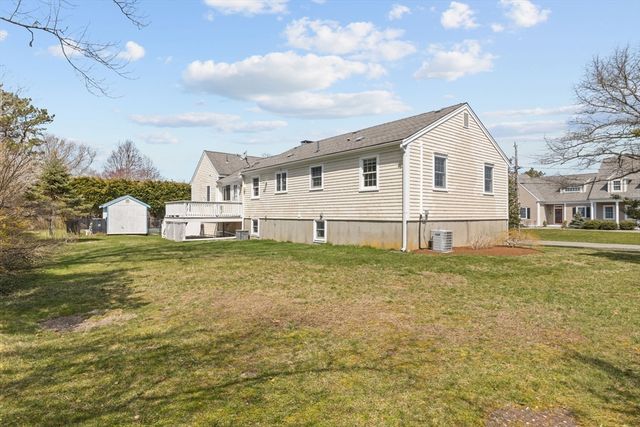 18 Captain Towne Rd, Sandwich, MA 02537