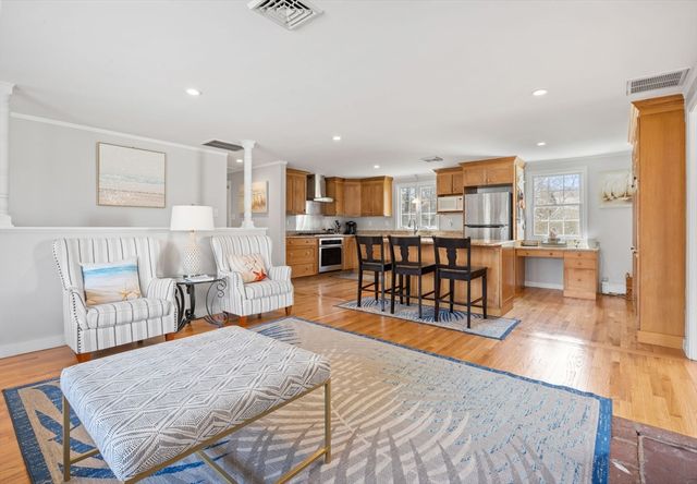 18 Captain Towne Rd, Sandwich, MA 02537