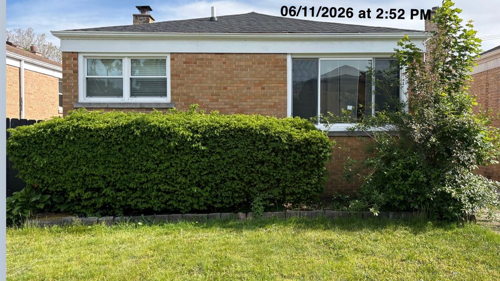 2909 W Howard Street, Chicago, IL 60645