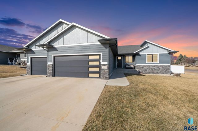 2412 E Stewart Ln Lane, Brandon, SD 57005