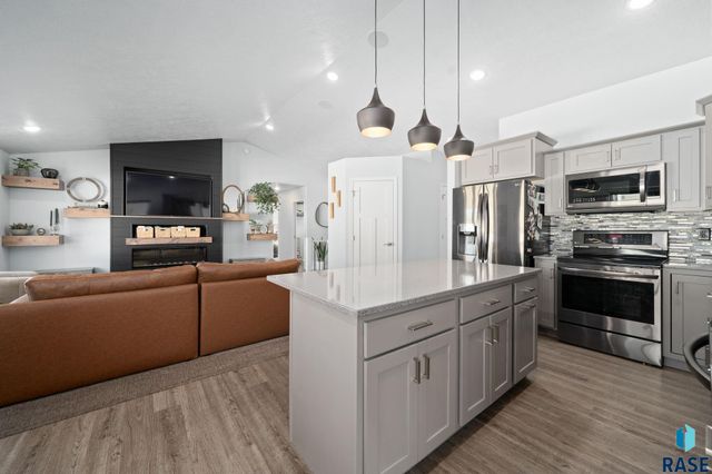 2412 E Stewart Ln Lane, Brandon, SD 57005