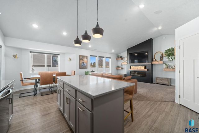 2412 E Stewart Ln Lane, Brandon, SD 57005