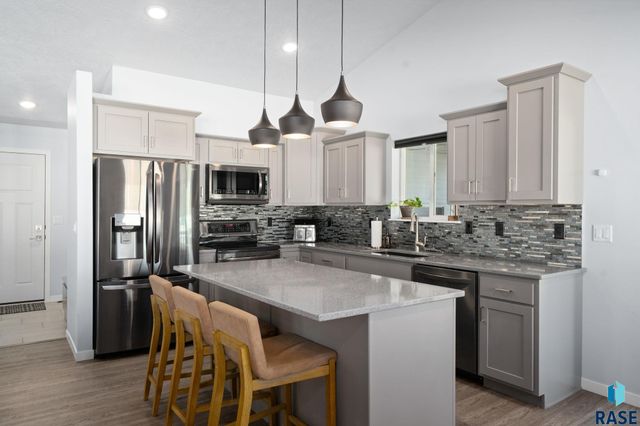 2412 E Stewart Ln Lane, Brandon, SD 57005