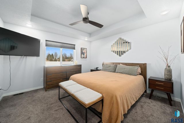 2412 E Stewart Ln Lane, Brandon, SD 57005