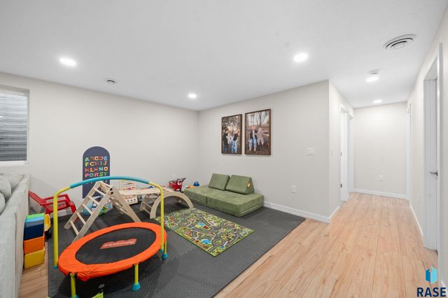 2412 E Stewart Ln Lane, Brandon, SD 57005