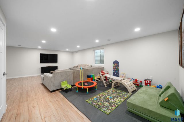 2412 E Stewart Ln Lane, Brandon, SD 57005