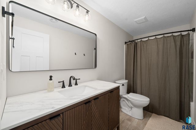 2412 E Stewart Ln Lane, Brandon, SD 57005