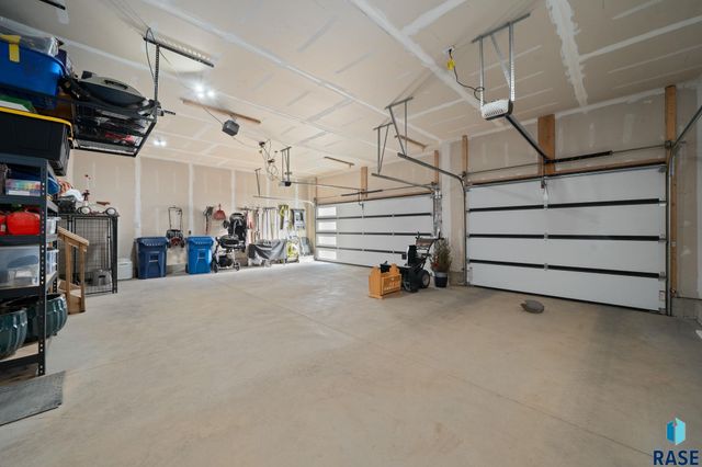 2412 E Stewart Ln Lane, Brandon, SD 57005