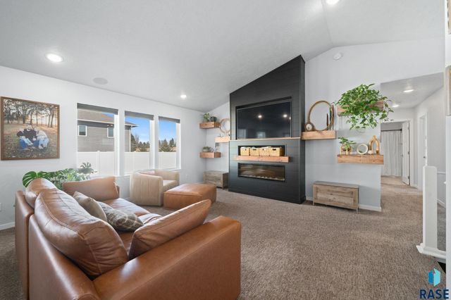 2412 E Stewart Ln Lane, Brandon, SD 57005