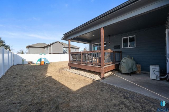 2412 E Stewart Ln Lane, Brandon, SD 57005