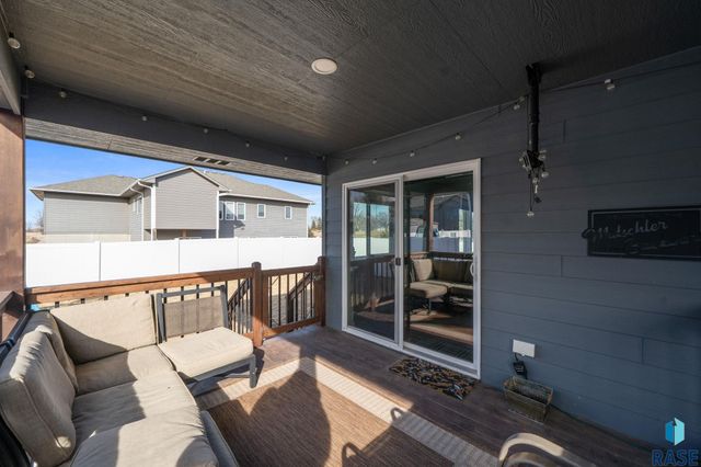 2412 E Stewart Ln Lane, Brandon, SD 57005